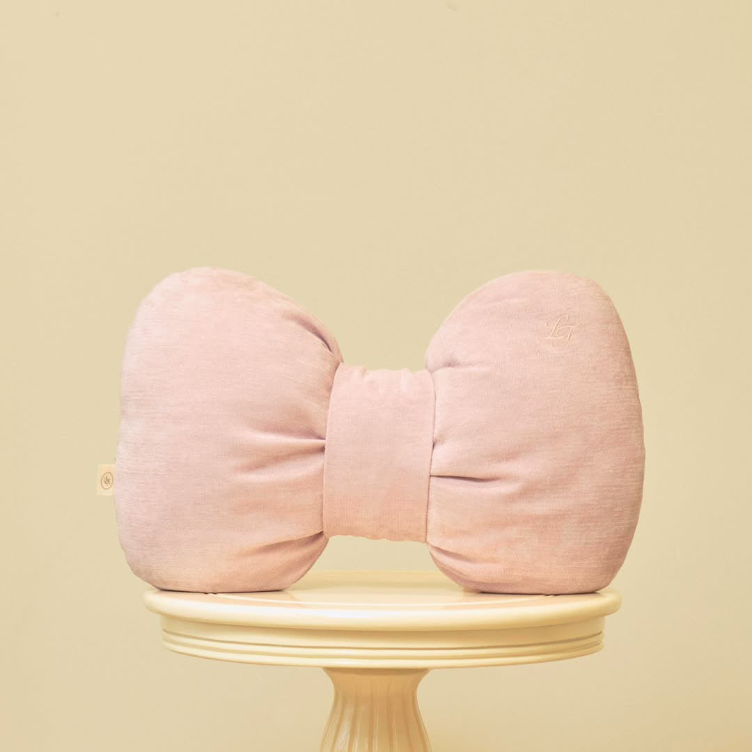 Emma Knot Pillow