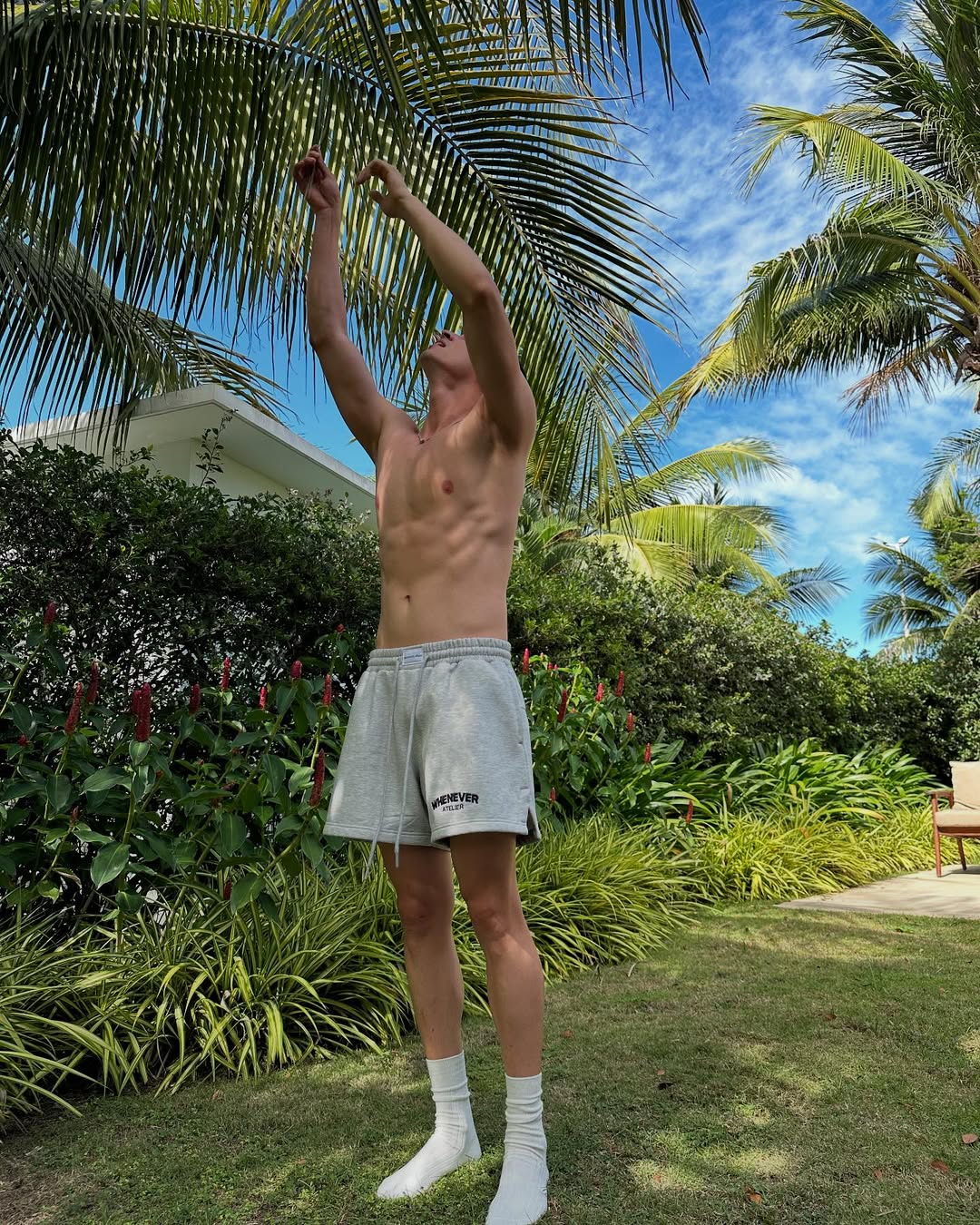 "WHENEVER" BASIC SWEATSHORTS SS25
