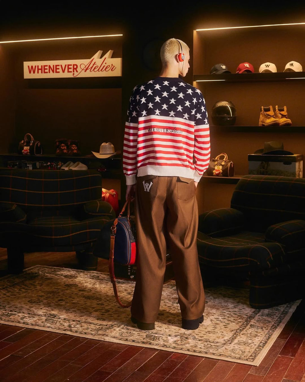 “WHENEVER” STAR BEAR SWEATER