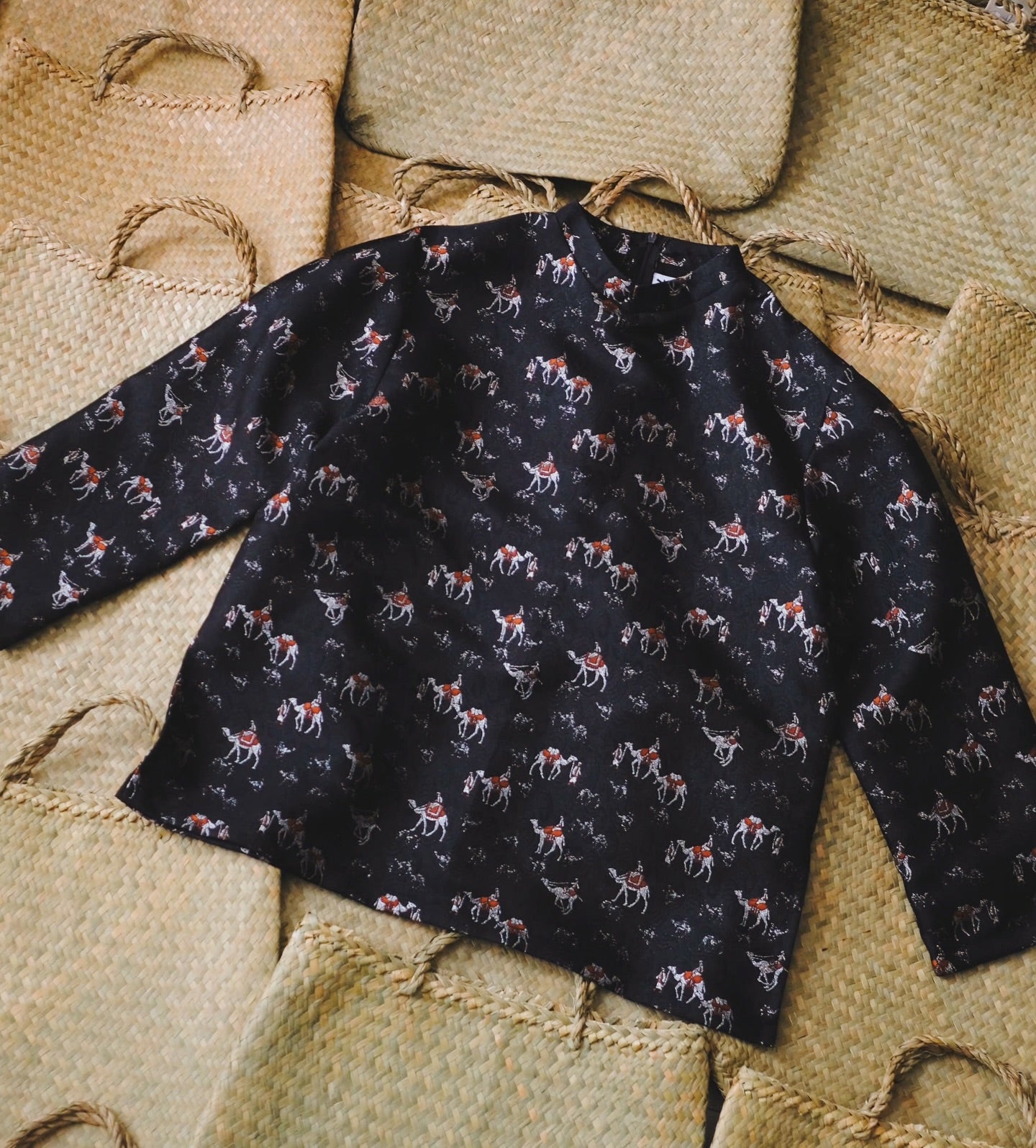 Áo Gấm Cách Tân (Pants & Accessories not Inccluded)