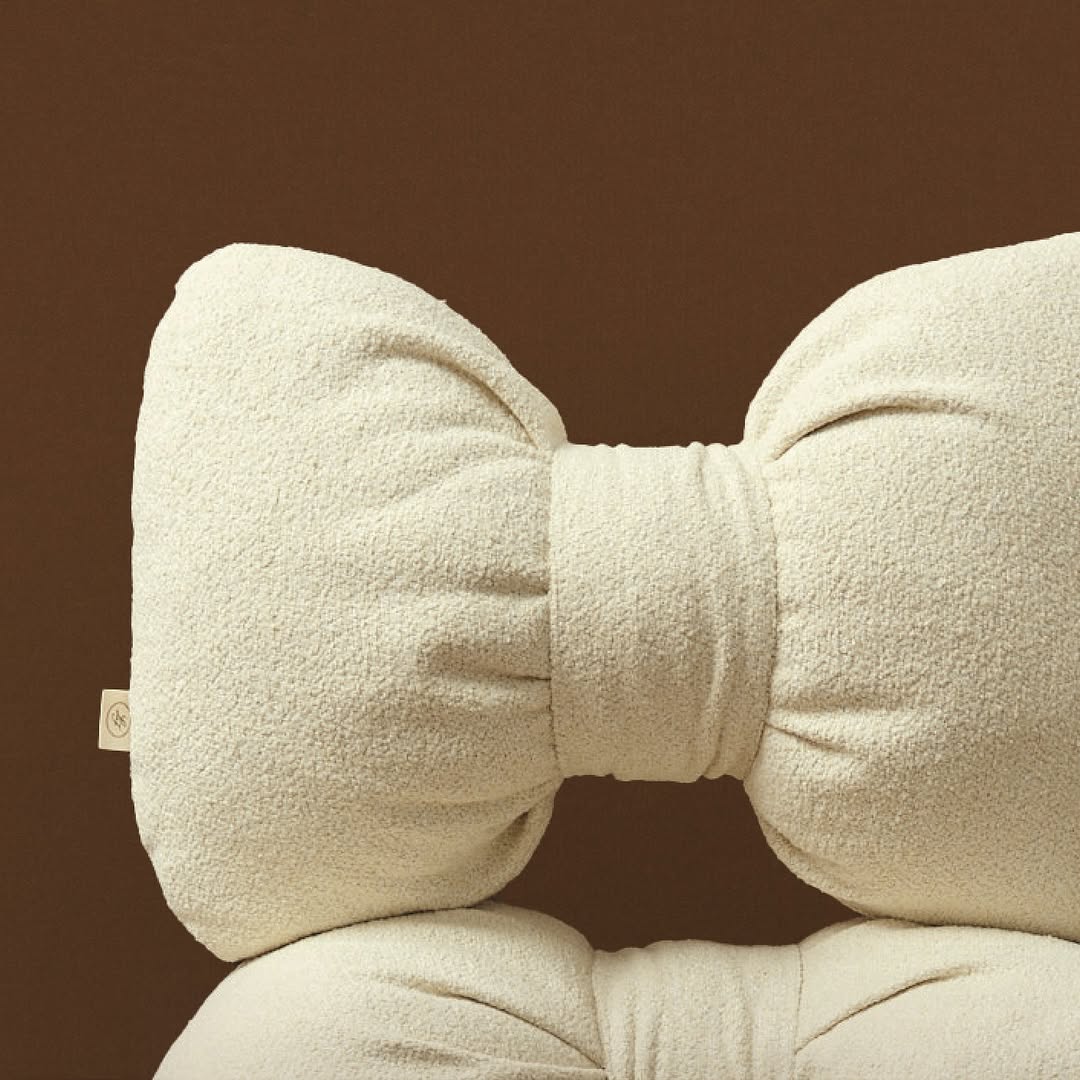 Charmy Knot Pillow