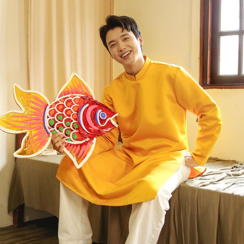 Áo Dài Truyền Thống (Pants not included)