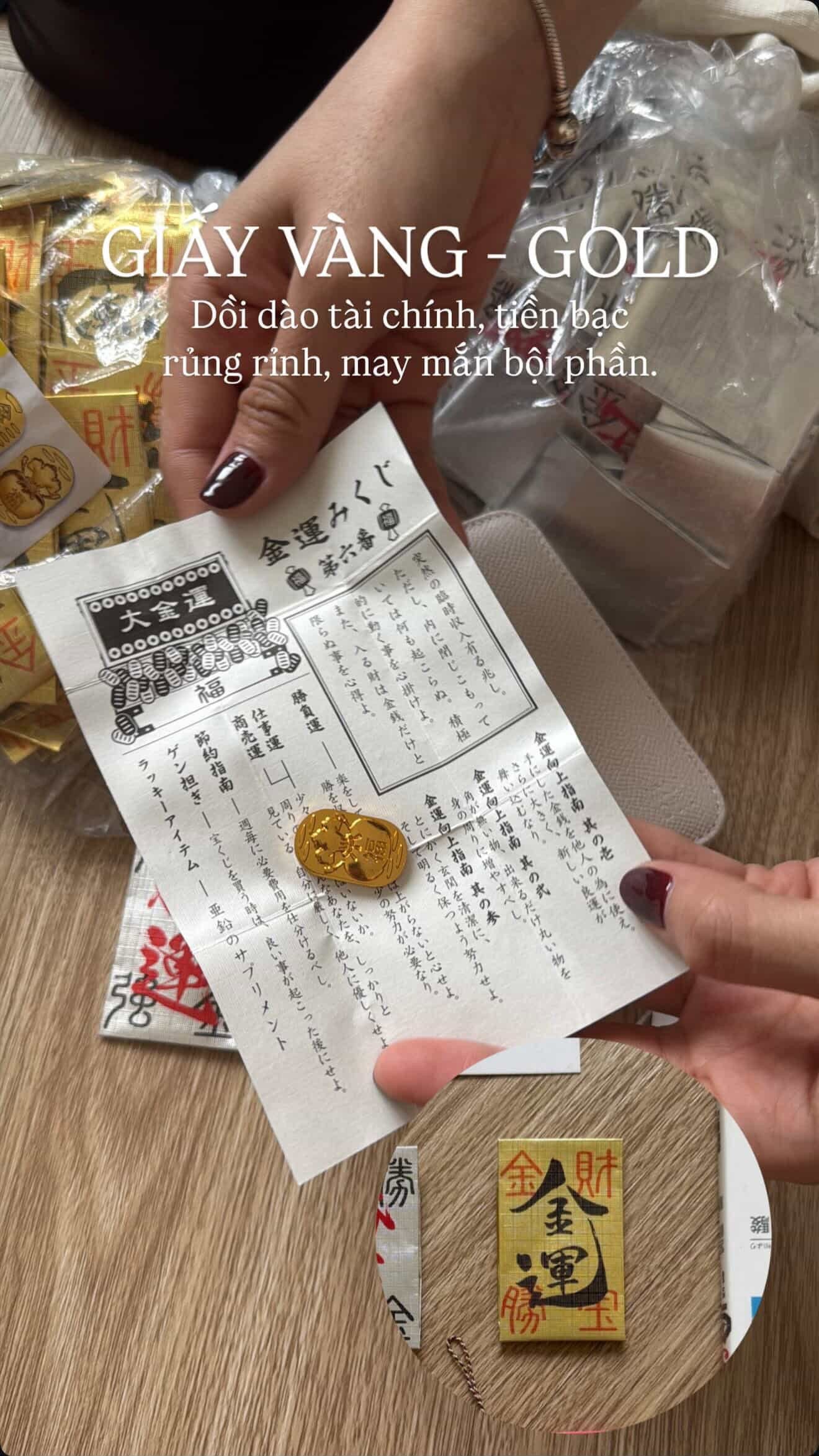 Giấy Vàng