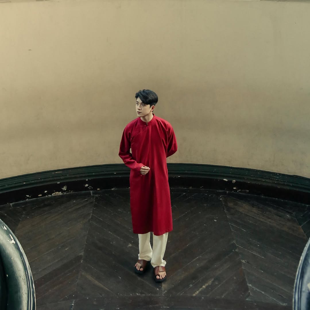 Áo Dài Ngũ Thân (Pants not Included)