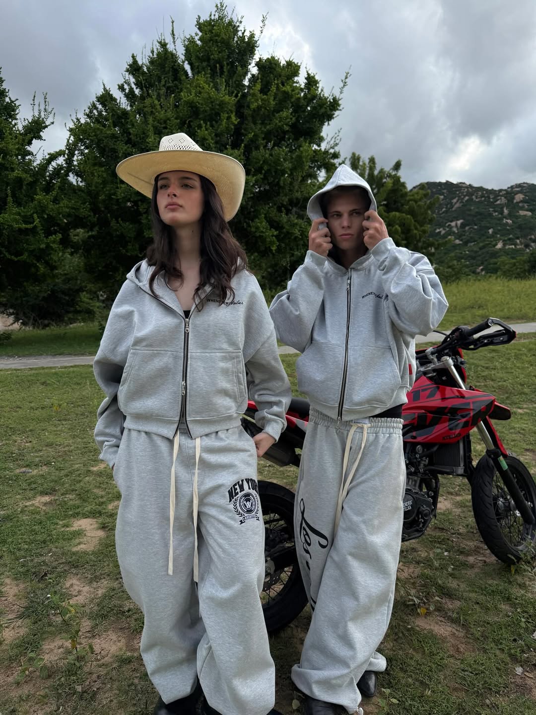 “WHENEVER” BASIC ZIP-UP HOODIE VER 2