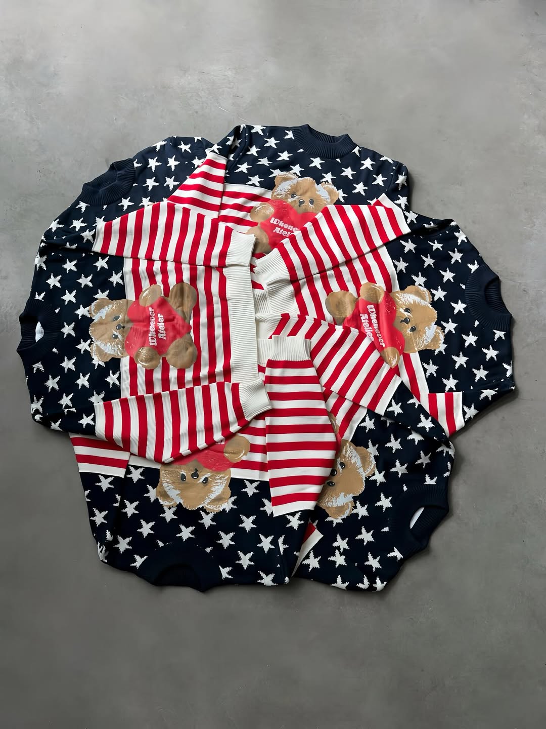 “WHENEVER” STAR BEAR SWEATER