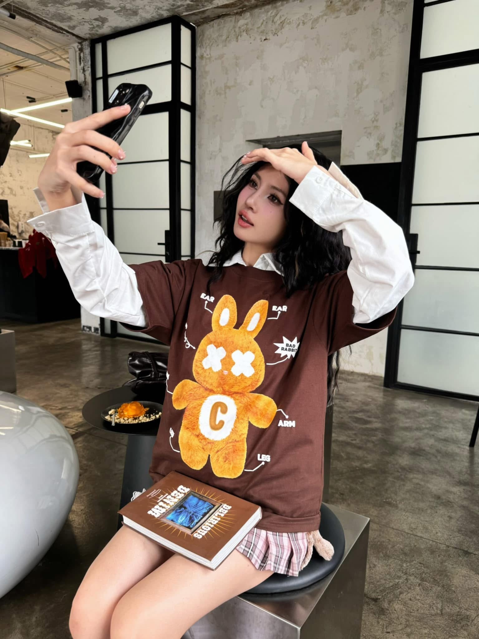 SINGLE RABBIT TEE - BROWN